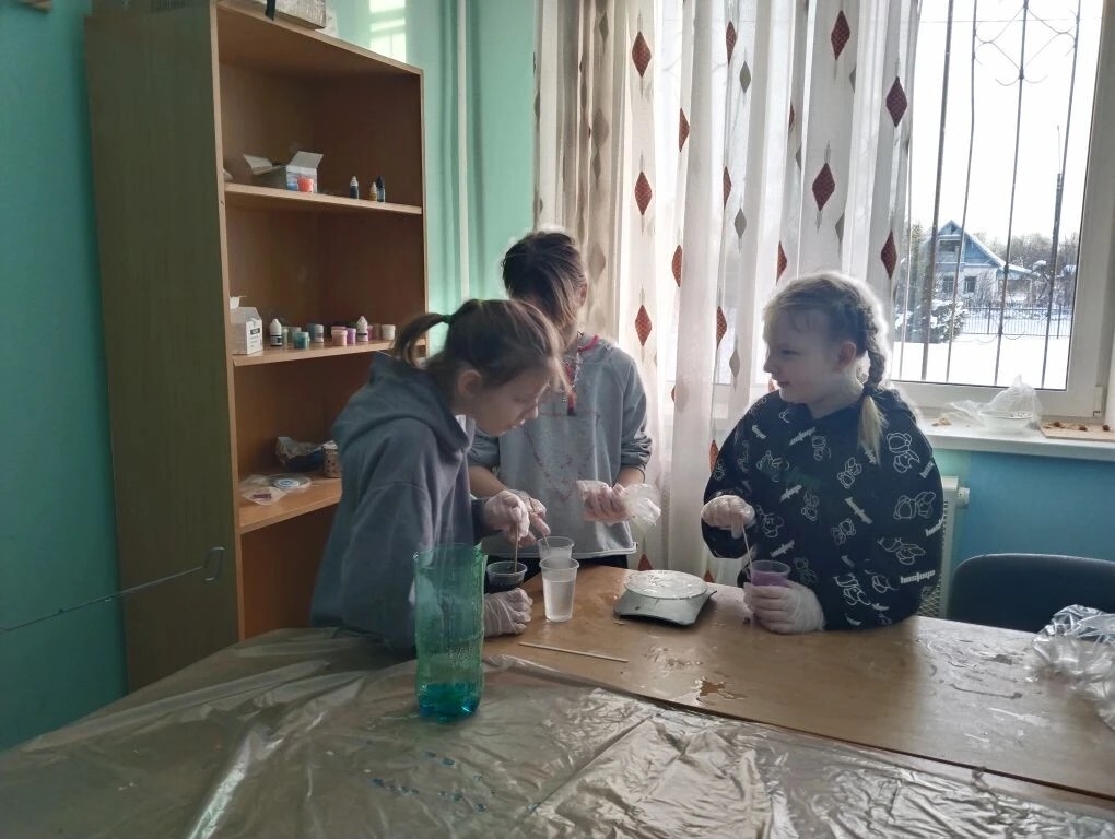 Работа с эпоксидной смолой в Никольском ресурсном центре идёт полным ходом. 