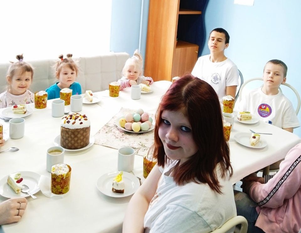 В праздник Светлой Пасхи, наши ребята  собрались за праздничным столом