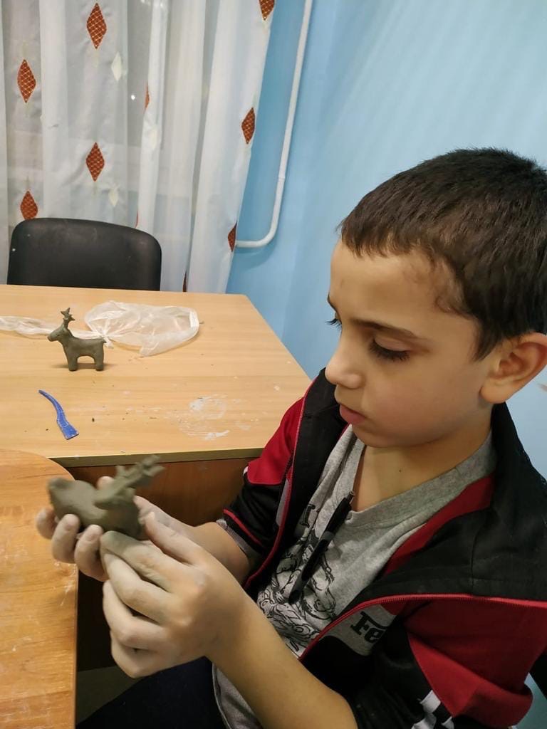 Занятия в гончарной мастерской: делаем амфору и оленя