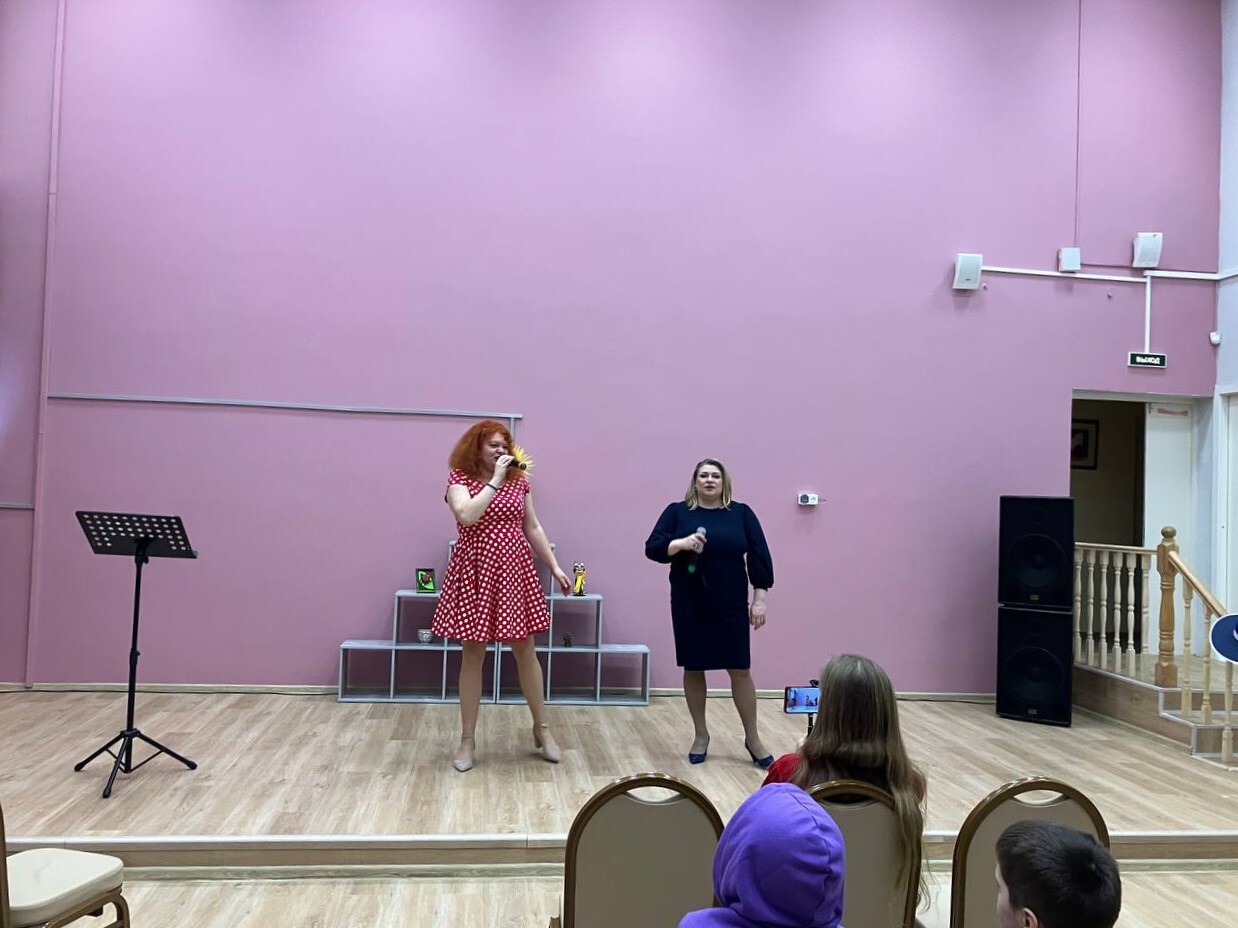 Атмосфера настоящего праздник в Никольском ресурсном центре!✨ К нам в гости приехали талантливые музыканты из коллектива «Мелодии города»