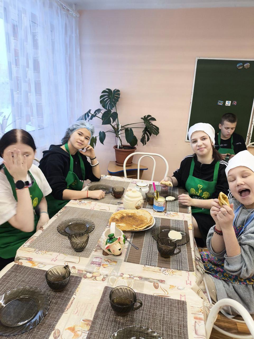 Ещё один простой и вкусный рецепт осваивали ребята 