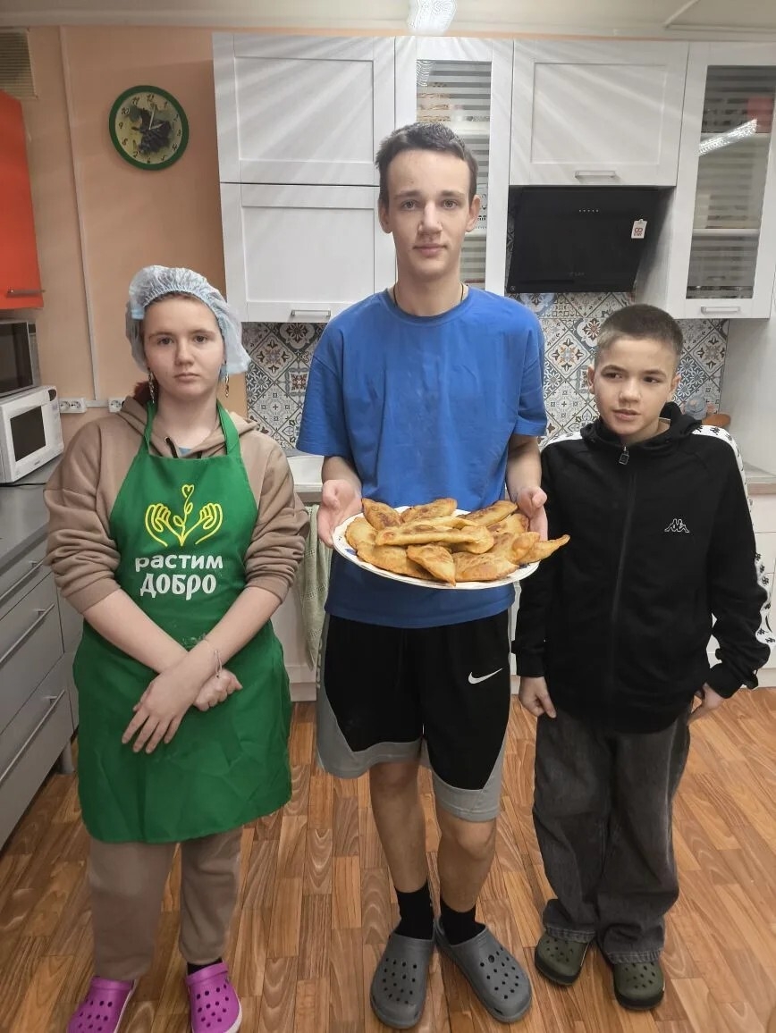 Воспитанники Никольского ресурсного центра продолжают кулинарные открытия! На этот раз они погрузились в историю чебуреков.