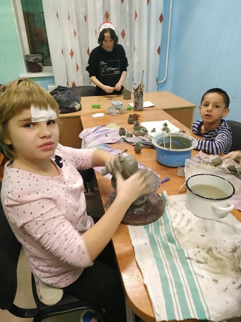 Занятия в гончарной мастерской: делаем амфору и оленя