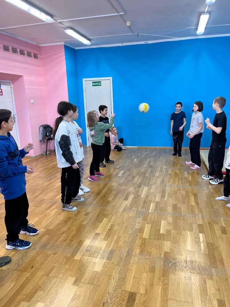 Друзья, мы просто обожаем делиться с вами новостями о наших активных ребятах, которые с удовольствием участвуют в спортивных активностях, демонстрируя не только силу и ловкость, но и командный дух