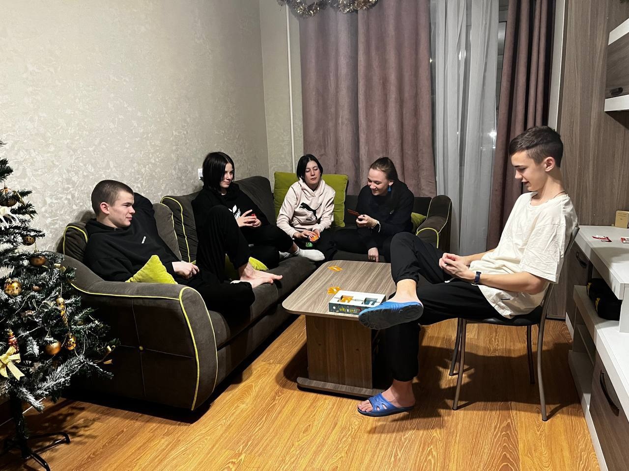 Ребята из стажировочной квартиры поздравляют вас с Новым Годом!