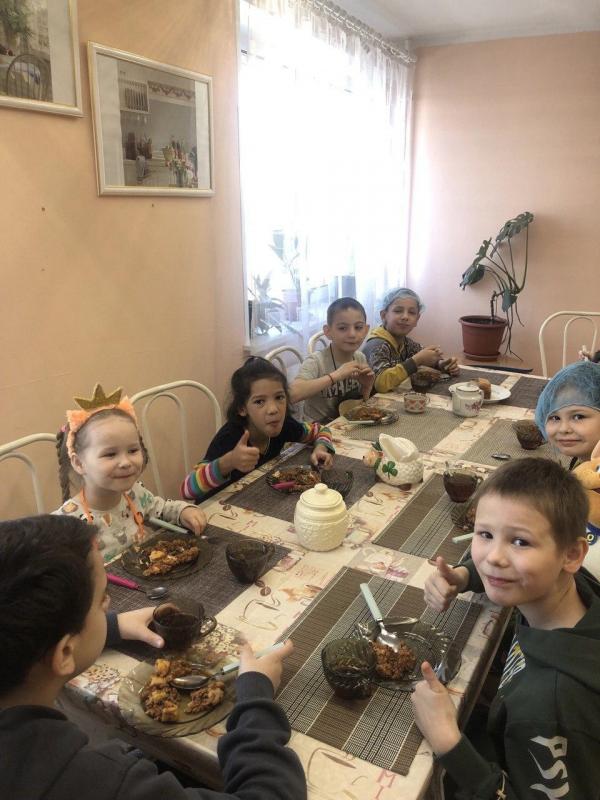 На занятии по кулинарии ребята учились готовить «Гречку по купечески».