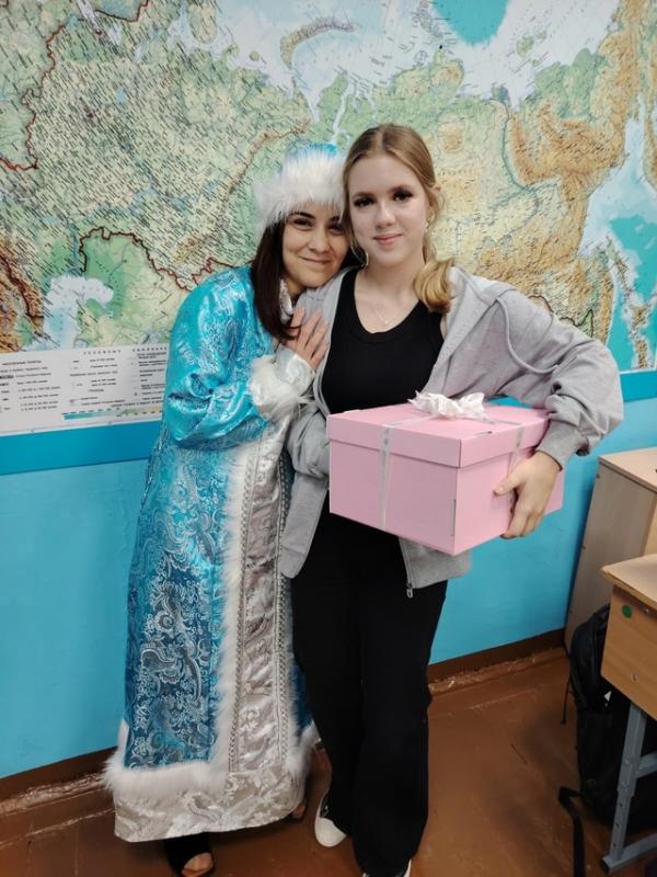 В рамках акции "Елка желаний" педагоги образовательных учреждений нашего района постарались подарить детям из ресурсных центров частичку счастья. 