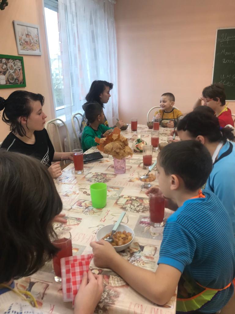 Варим яблочное и апельсиновое варенье, делаем компот.