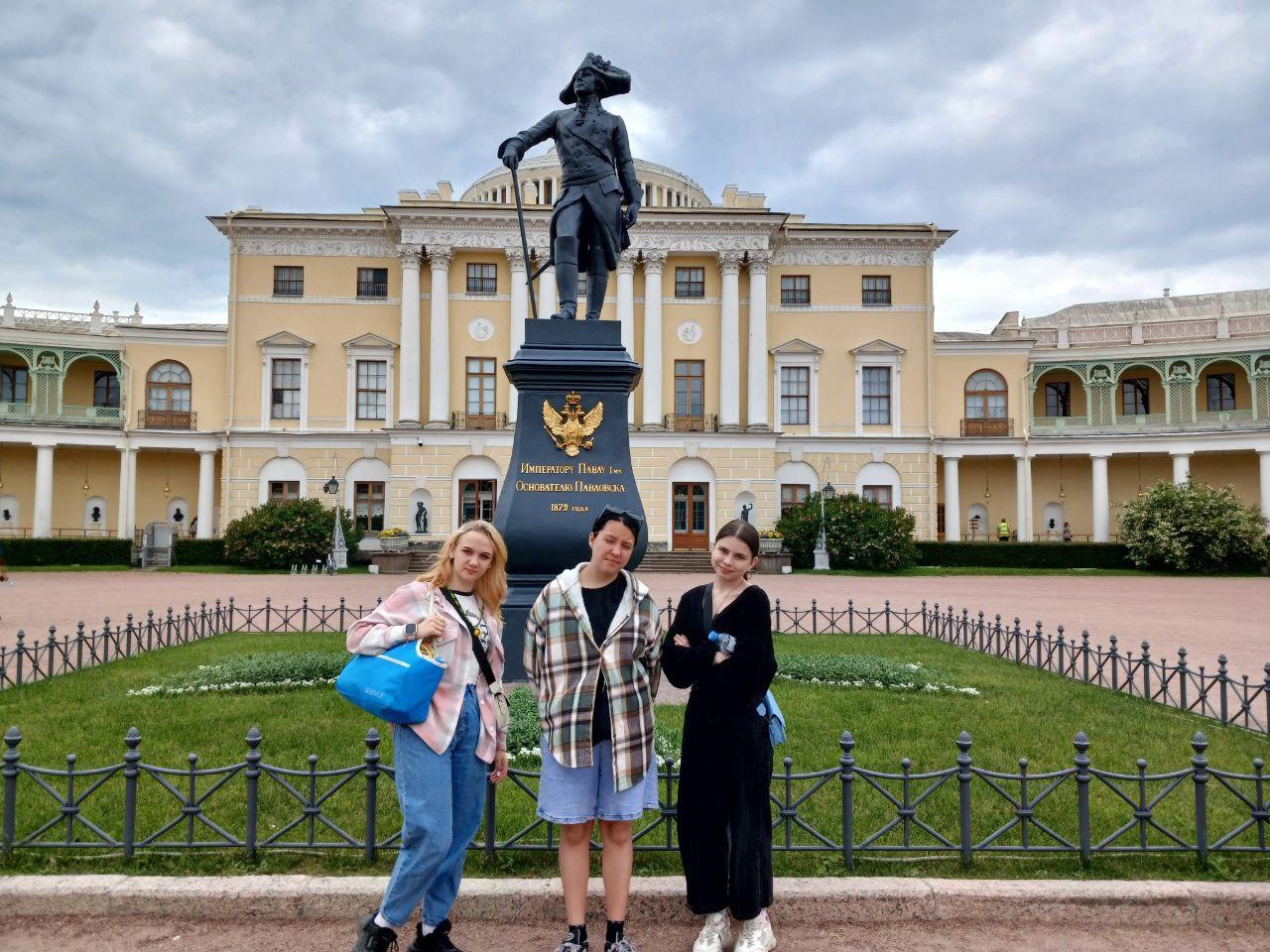 Ребята, проживающие в стажировочной квартире, посетили Павловск Ребята, проживающие в стажировочной квартире, посетили Павловск