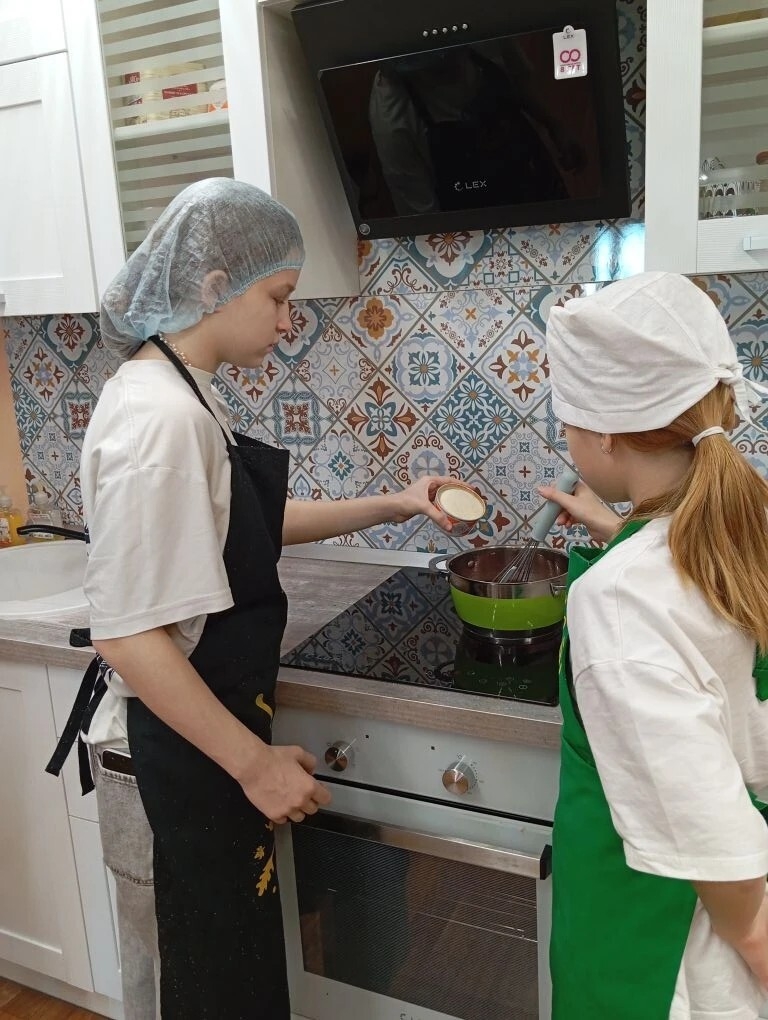 На кулинарном занятии наши ребята отправились в настоящую французскую гастрономическую экспедицию, не покидая родной кухни