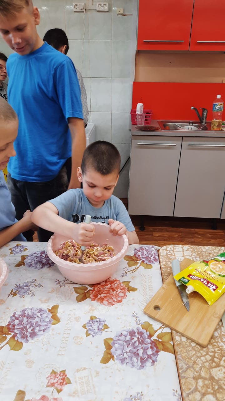 Воскресный кулинарный практикум: готовим блинный салат
