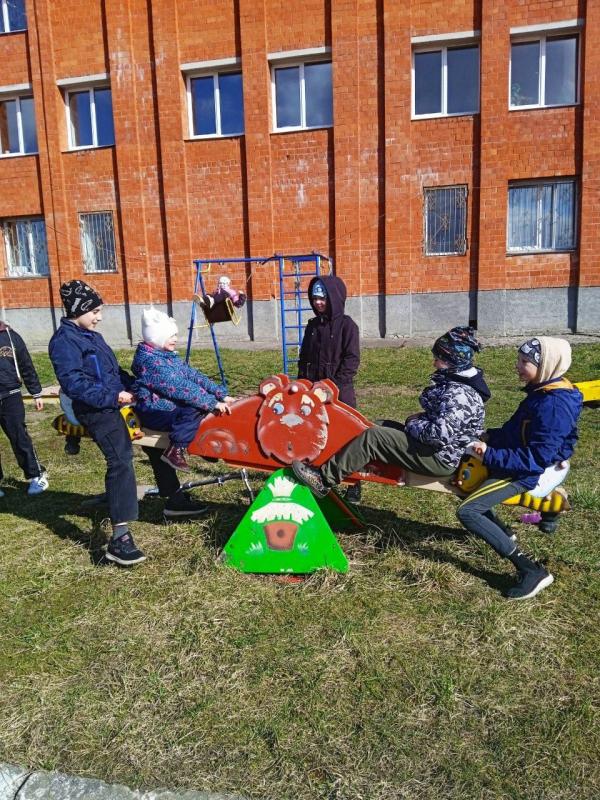  Радостные моменты детства на прогулке!