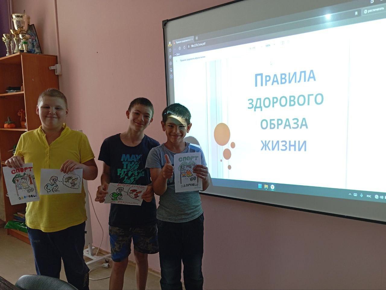 Воспитательские часы выполняют множество функций; просветительская - расширяют кругозор детей, ориентирующая - формирование отношения к окружающему миру, формирующая - учит ребят оценивать себя и свои поступки, учится вести диалог и отстаивать свое мнение