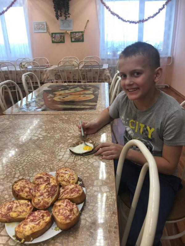 Воскресный кулинарный практикум: готовим домашний майонез и горячие бутерброды.