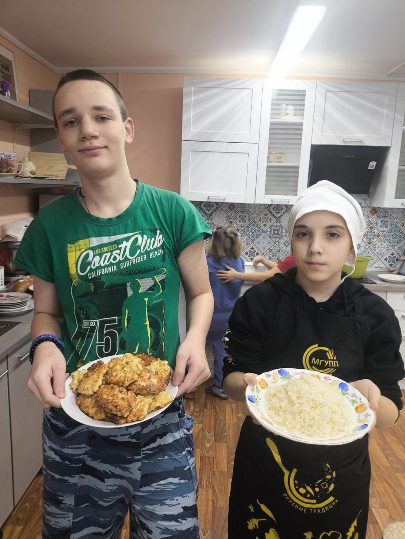Наши юные кулинары порадовали себя ароматными и очень вкусными рублеными куриными котлетами. 