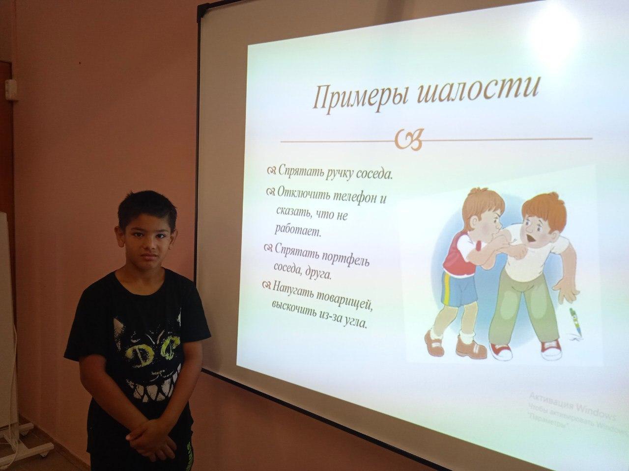 Воспитательские часы выполняют множество функций; просветительская - расширяют кругозор детей, ориентирующая - формирование отношения к окружающему миру, формирующая - учит ребят оценивать себя и свои поступки, учится вести диалог и отстаивать свое мнение