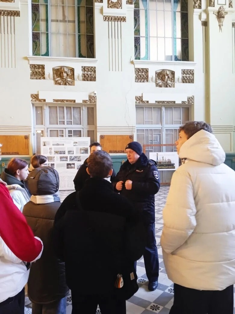 5 февраля воспитанники Никольского ресурсного центра отправились на уникальную профориентационную экскурсию на Витебский вокзал. 