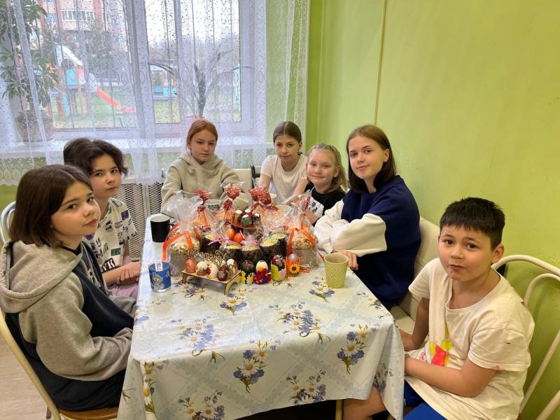 Воспитанники и администрация ГБУ ЛО «Никольский ресурсный центр» от всей души благодарят пекарню «Хлебник» за пасхальные куличи, которые стали украшением нашего праздничного стола!