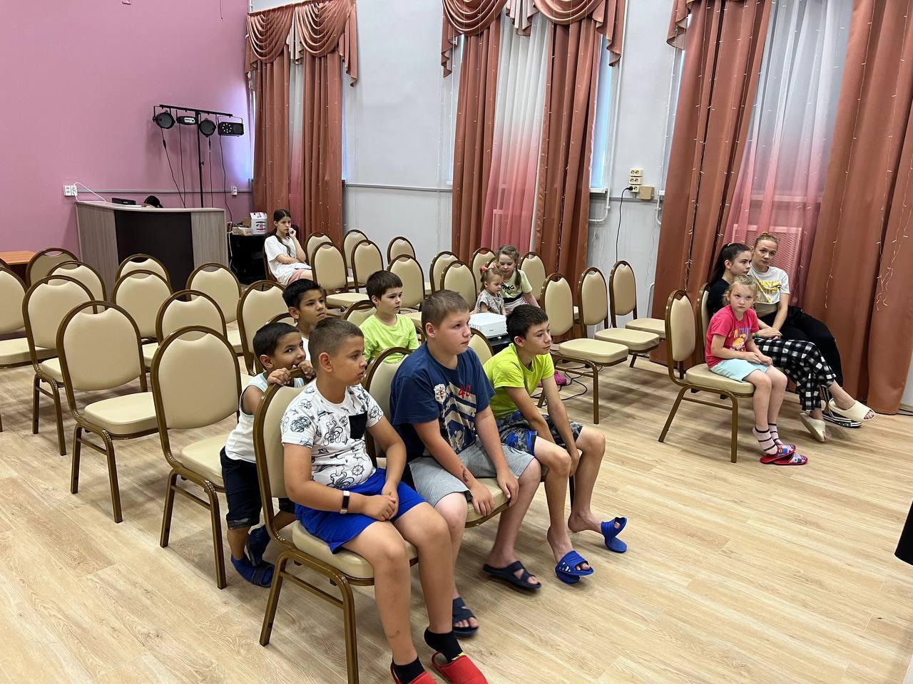 В рамках второго этапа «Первые деньги» Всероссийской просветительской эстафеты «Мои финансы» воспитанники Никольского ресурсного центра приняли участие в лекции-презентации "Что такое деньги?"