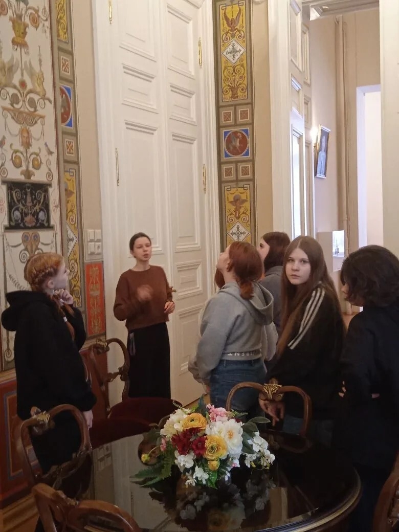 Воспитанники Никольского ресурсного центра стали участниками увлекательной экскурсионной программы, посетив знаковые места Санкт-Петербурга.