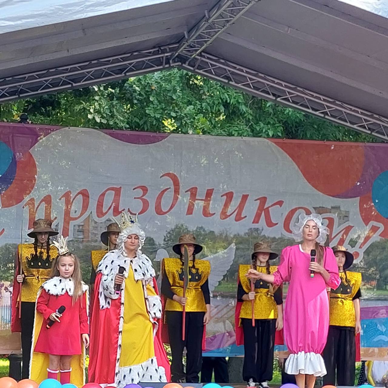 Ребята из стажировочной квартиры выступили на главной сцене городского сада в день празднования 303-летия Колпино!