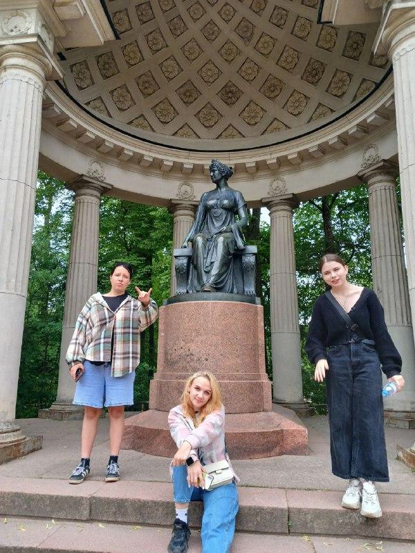 Ребята, проживающие в стажировочной квартире, посетили Павловск 