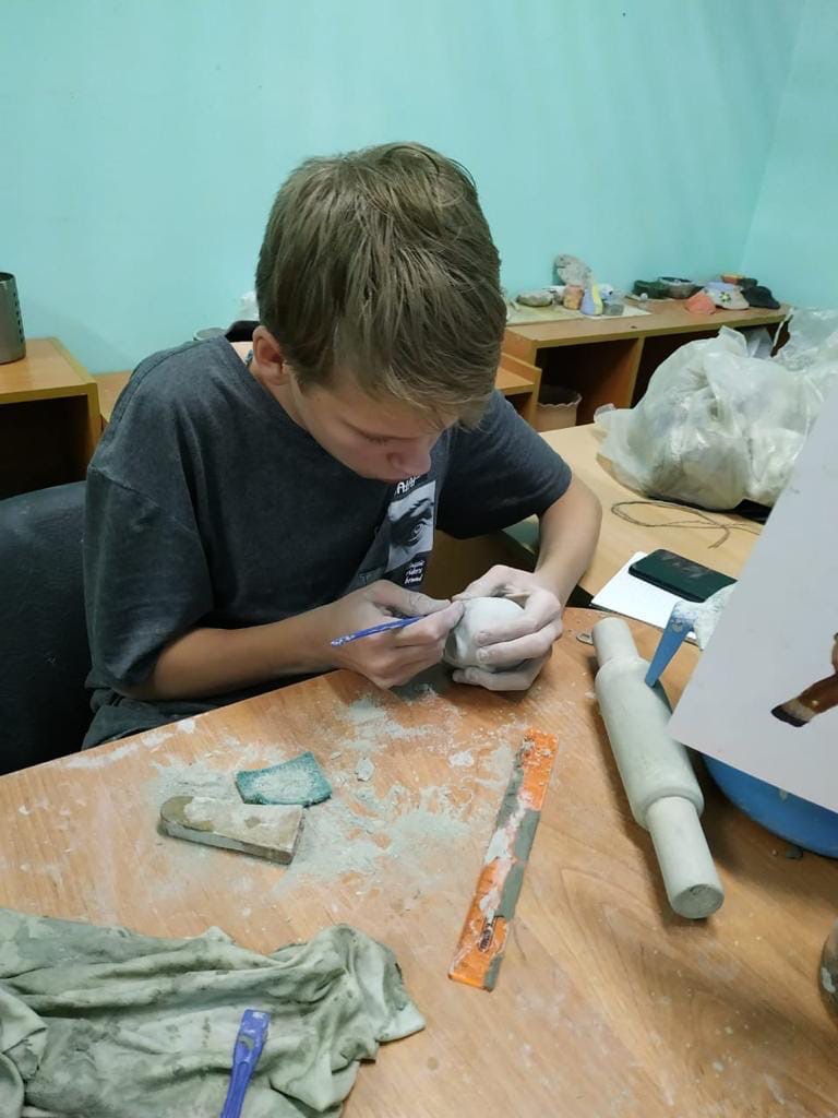Занятия в гончарной мастерской: делаем амфору и оленя