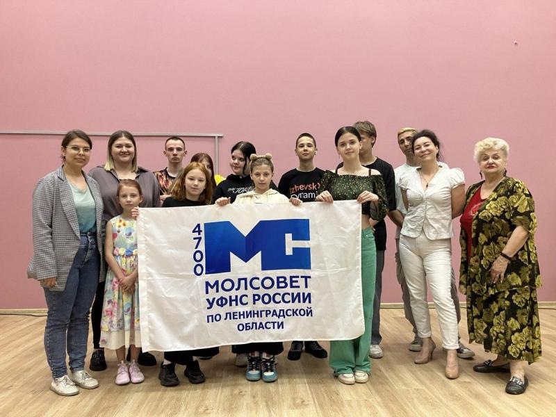 Представители УФНС поздравили ребят с международным Днём защиты детей и пожелали им незабываемого и веселого лета, новых друзей и открытий!