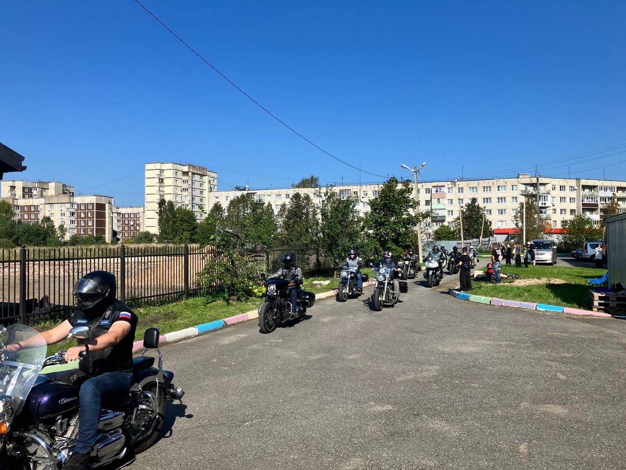 На выходных в Никольском ресурсном центре царила атмосфера настоящего праздника! Визит самых крутых гостей - байкеров - стал одним из ярких событий нашего проекта «Крылья доброты» (в рамках акции «Добровольцы-детям»).