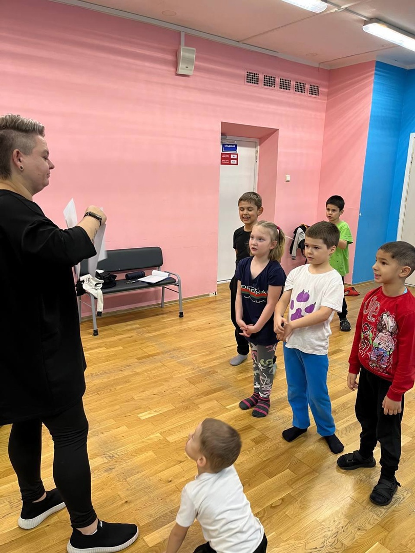 На спортивном занятии ребята приняли участие в игре "Мы вместе".