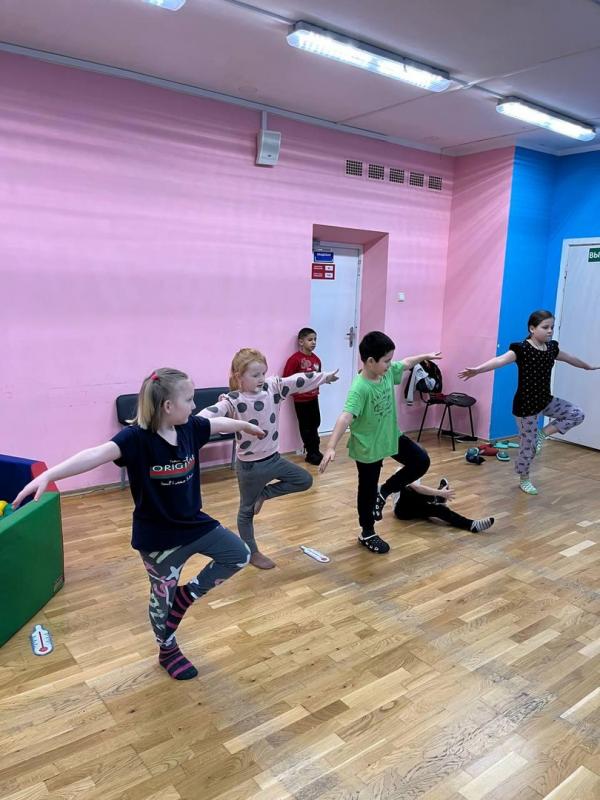 На спортивном занятии ребята приняли участие в игре "Мы вместе".