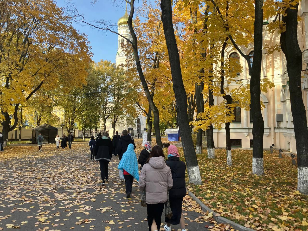 Воспитанники "Никольского ресурсного центра" посетили Новодевичий Вознесенский монастырь в Санкт-Петербурге. 