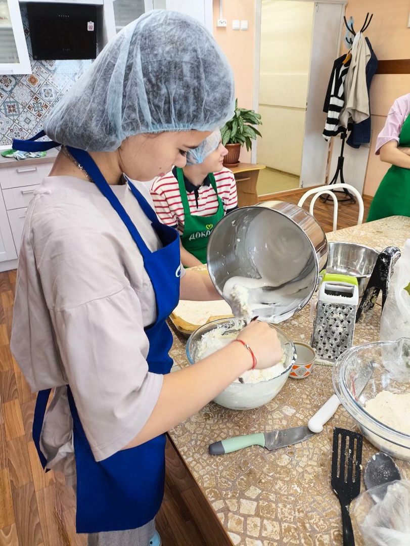 На кулинарном занятии наши ребята пекли настоящую «Королевскую ватрушку»!