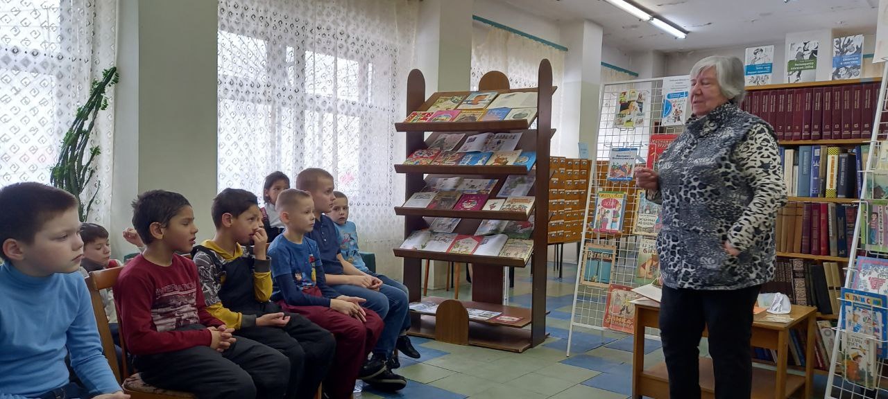 Младшие ребята побывали в Никольской городской библиотеке.