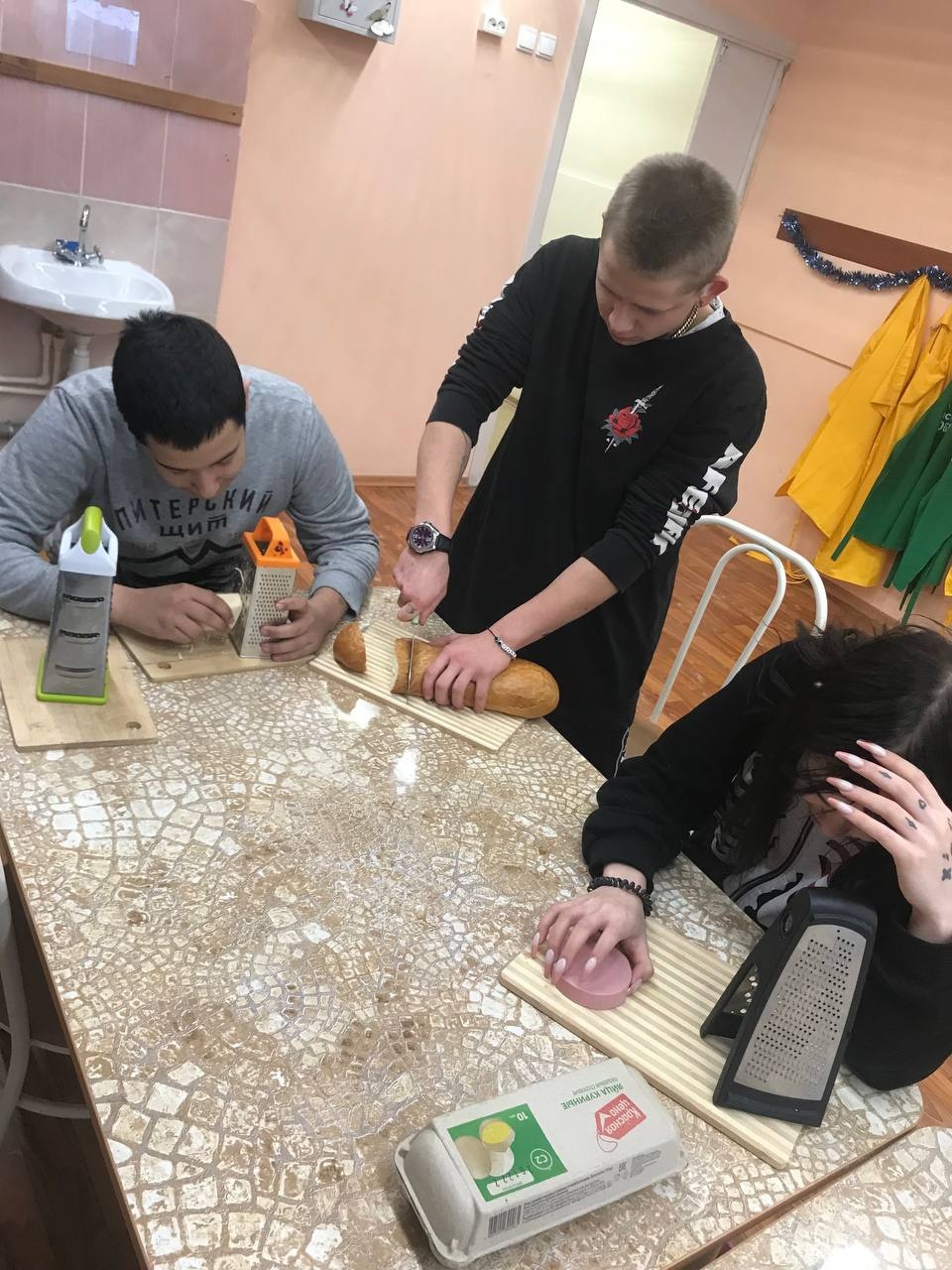 Воскресный кулинарный практикум: готовим домашний майонез и горячие бутерброды.