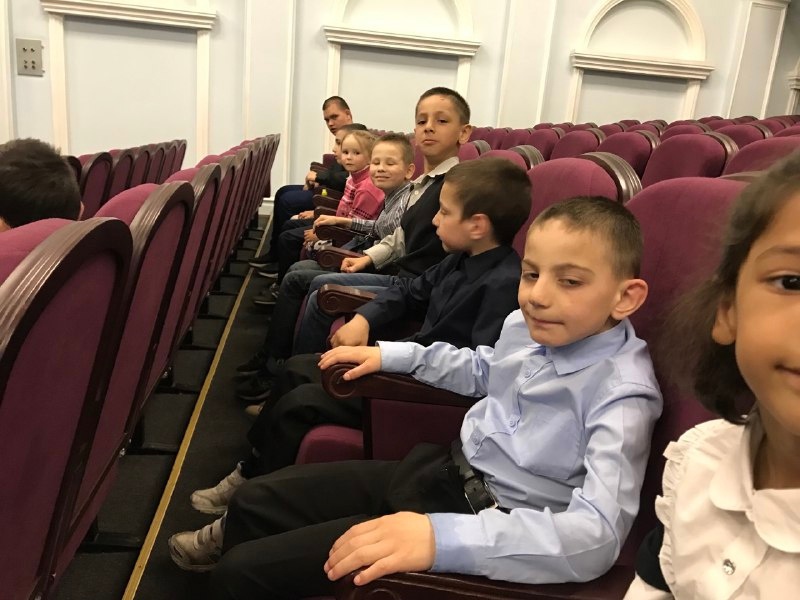 Наши младшие воспитанники посмотрели музыкальный спектакль в Театре «На Неве»