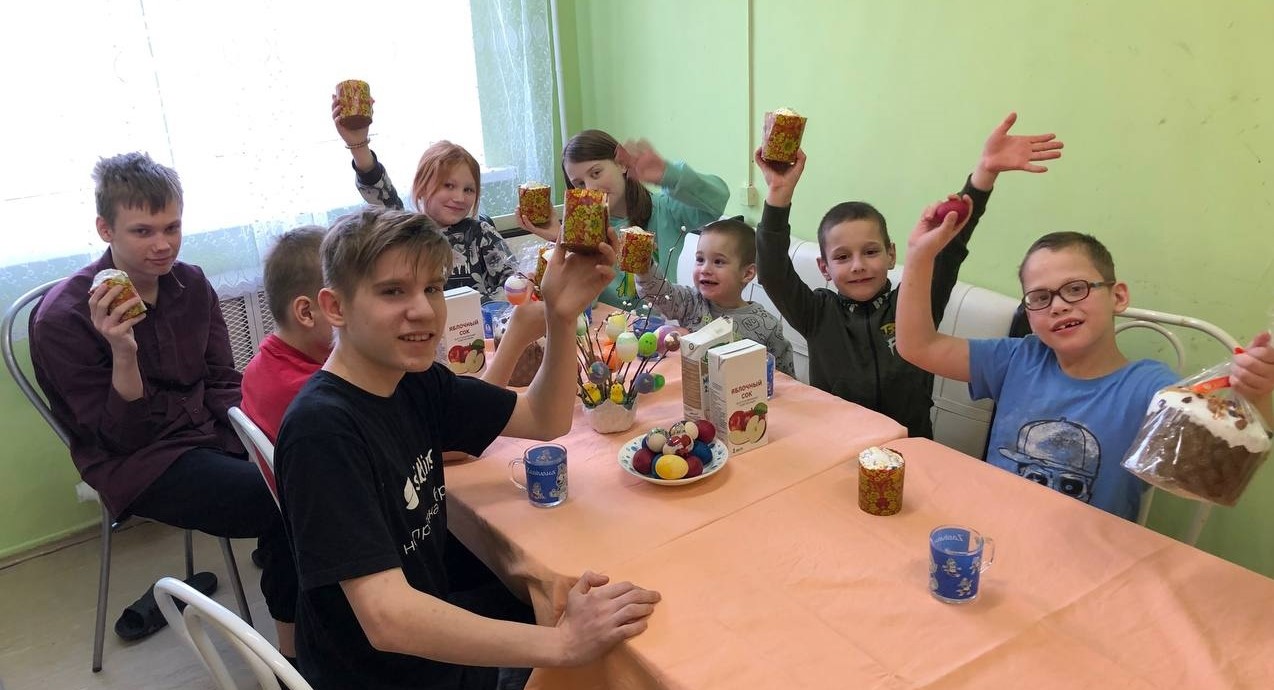 В праздник Светлой Пасхи, наши ребята  собрались за праздничным столом