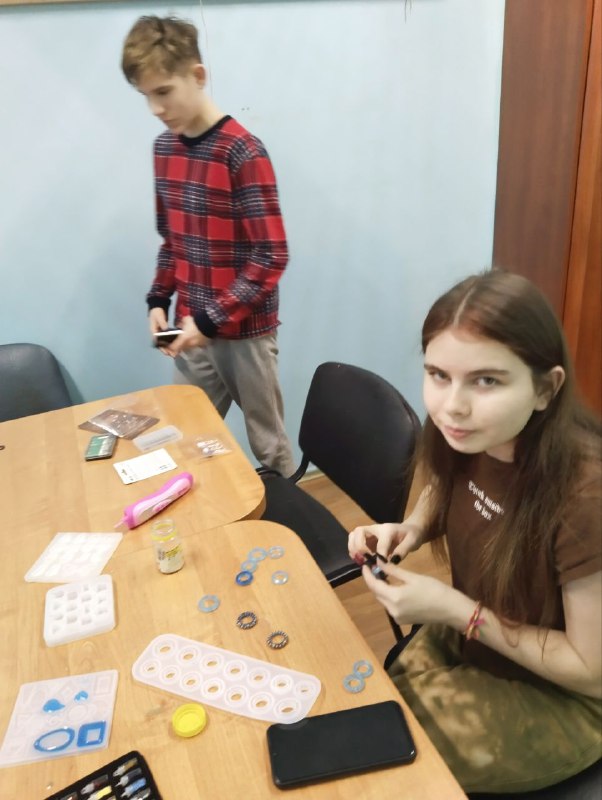 В мастерской кипит работа...