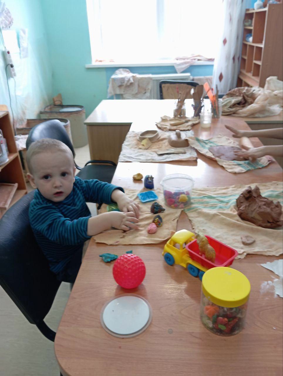 В гончарной мастерской