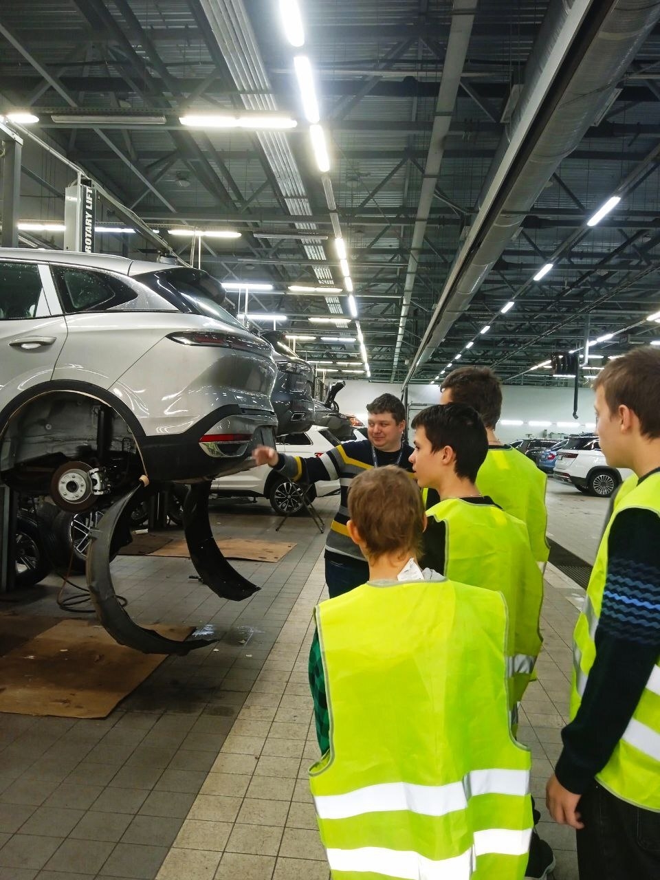 Наши ребята побывали с экскурсией в компании «Авторитэйл».