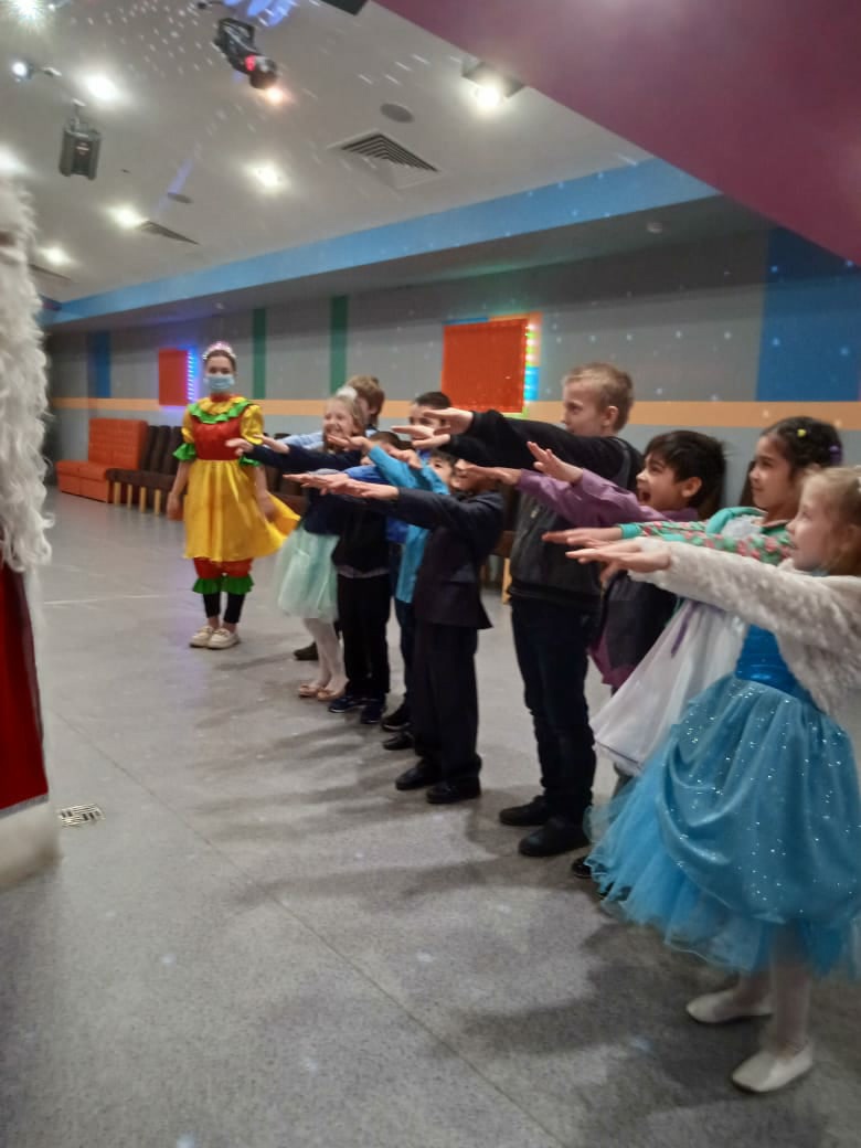 Новогоднее представление для самых маленьких в КДЦ "Подвиг"