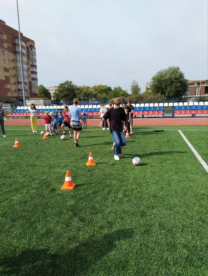 Учимся играть в футбол
