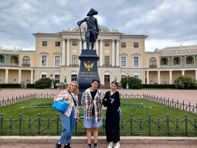 Ребята, проживающие в стажировочной квартире, посетили Павловск 