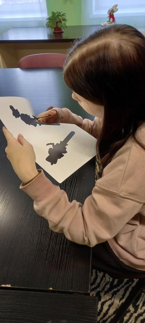 Театр — один из самых доступных видов искусства для детей, помогающий решить многие актуальные проблемы педагогики и психологии связанные с художественным образованием и воспитанием