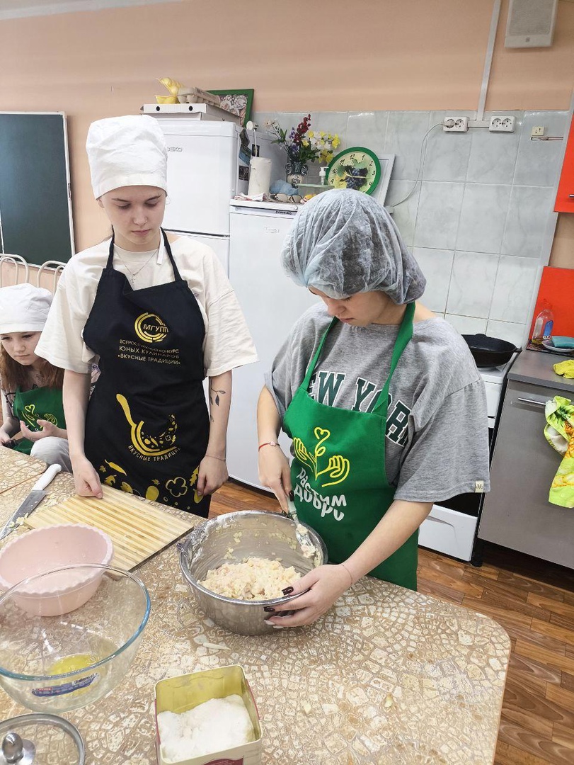 Наши юные кулинары порадовали себя ароматными и очень вкусными рублеными куриными котлетами. 
