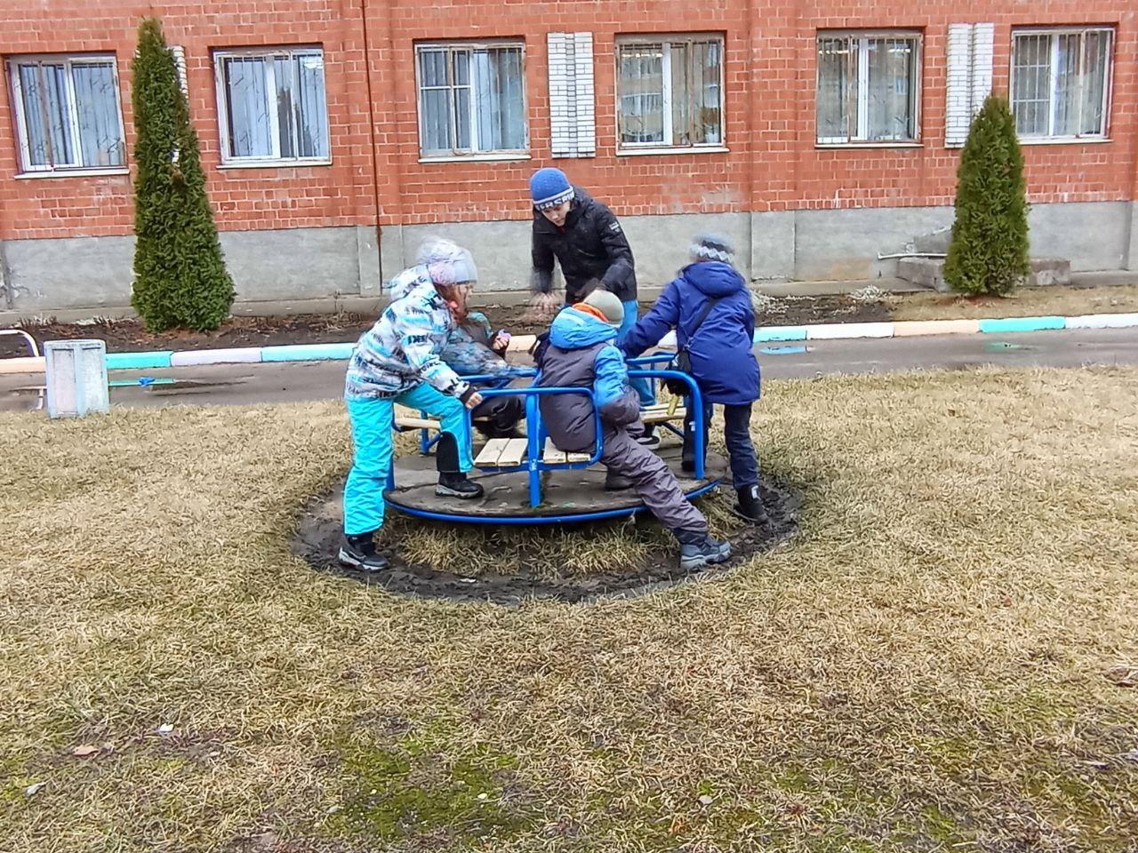 Прогулка под весенними лучами солнца
