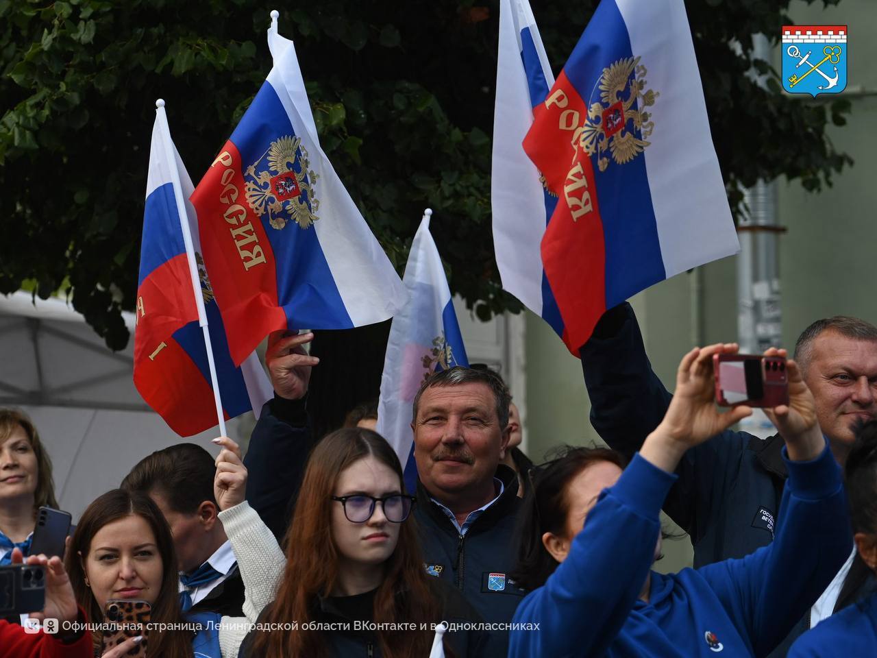 В Ленобласти с размахом отметили День Государственного флага России.