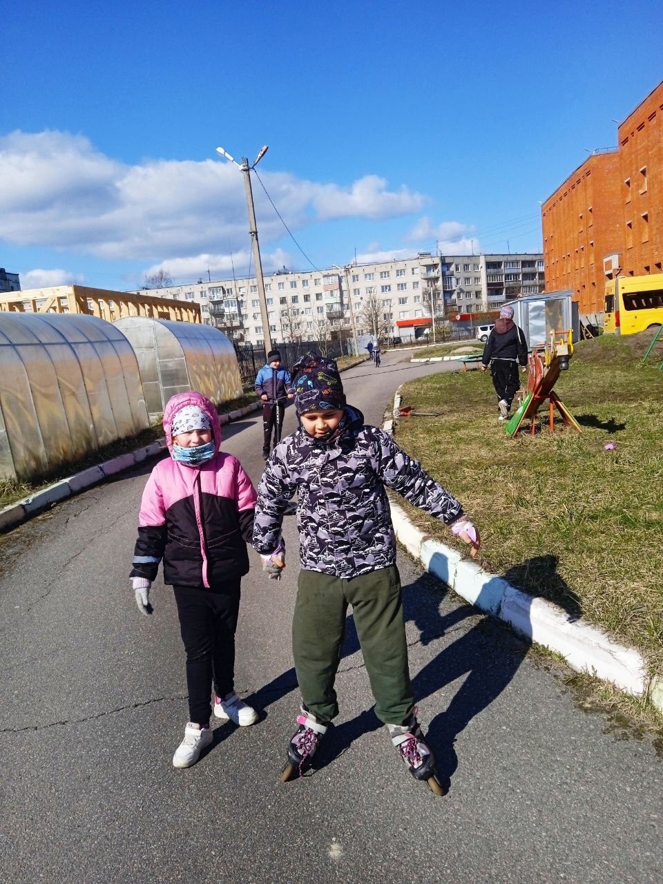  Радостные моменты детства на прогулке!