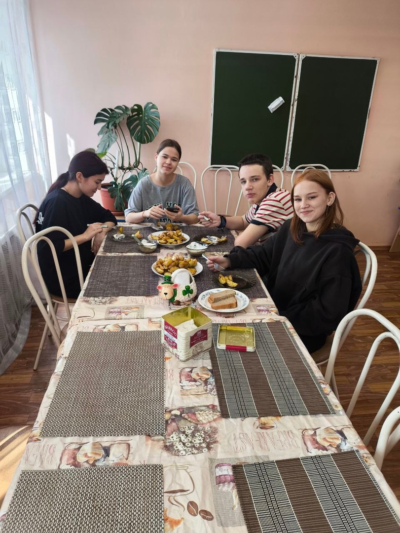  В Никольском ресурсном центре юные кулинары удивляли своими талантами! На повестке дня — картофель по-деревенски.