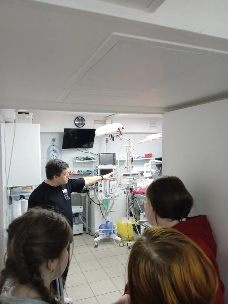 В рамках профориентационной работы для наших подростков было организовано выездное мероприятие в ветеринарную клинику «Перспектива-Вет».